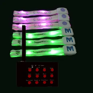사용자 정의 로고 15 컬러 LED 라이트 업 팔찌 플래싱 이벤트 파티 콘서트 dmx 원격 제어 발광 LED 팔찌