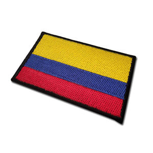 Écussons brodés en chenille du drapeau national de la Colombie avec fixation auto-agrippante et magnétique 8x5cm Qualité supérieure - Product Image 4