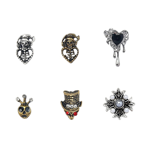 Breloques pour ongles crâne en alliage Décalcomanies rétro d'Halloween Ornements 3D Fantôme Argent Bijoux classiques Nails Art Design Accessoires de manucure - Product Image 1