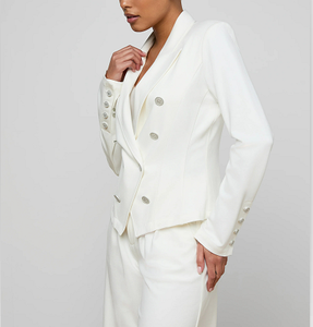 Blazer elegante blanco de doble botonadura para mujer, corte entallado con solapa con muescas y botones decorativos. - Product Image 4