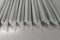 La machine de découpe OEM est conçue pour couper avec précision le caoutchouc et les bandes magnétiques à un angle de 45 degrés pour un soudage facile et sans couture.