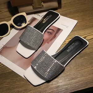 Sandalias Planas de Verano para Mujer, Listas para Enviar, al por Mayor, Tacones Bajos, Chanclas con Perlas y Pedrería - Product Image 5