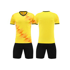 เสื้อฟุตบอลสโมสรแบบกำหนดเอง ระบายอากาศได้ดี ผลิตจากโพลีเอสเตอร์ 100% ชุดกีฬาพิมพ์ลายดิจิทัล ชุดยูนิฟอร์มฟุตบอลสไตล์เรโทร - Product Image 4