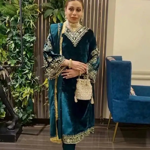 Robes pour femmes Costume droit en rayonne et coton avec Dupatta pour vêtements de fête de l'exportateur et du fabricant indiens - Product Image 1