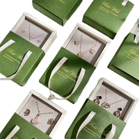 Sac à main en papier pour bijoux avec logo personnalisé Petit sac à provisions de luxe Emballage de cadeau pour collier bague bijoux Sac en papier portable