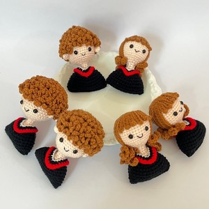 Poupées sorciers miniatures tricotées à la main, ensemble de couple amigurumi au crochet pour la décoration de sac à dos - Product Image 1