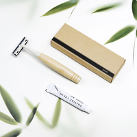 Ensemble d'articles de toilette en bambou naturel pour chambre d'hôtes, articles de toilette de luxe pour hôtel avec rasoir et brosse à dents en bambou dans une boîte en papier kraft recyclable