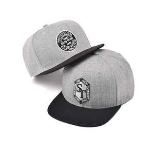 Gorra snapback gris con logo bordado, visera negra, 6 paneles, unisex, estilo urbano, para uso casual, para adultos - Product Image 6
