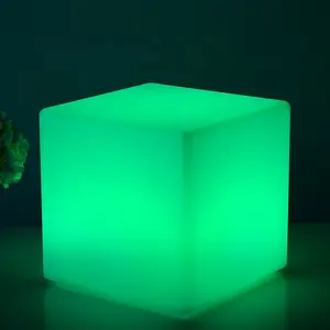 Lâmpada LED de polietileno durável para móveis ao ar livre com assento em cubo iluminado à prova d'água de plástico