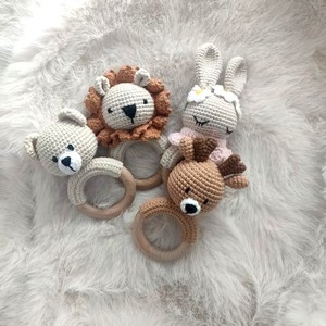Juguetes de conejito de ganchillo de madera con sonajero suave al por mayor <span class=keywords><strong>para</strong></span> regalo de bebé recién nacido con varios colores - Product Image 1