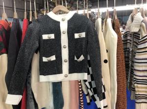 Geely Bale Ukay Ukay Cardigan en tricot moyen Hiver Vêtements en laine - Product Image 4