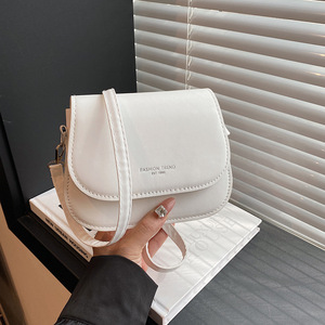 Sac bandoulière tendance en similicuir pour femme, couleur bonbon, avec rabat, petit sac à main avec bandoulière réglable - Product Image 4