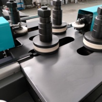 Máquina dobladora automática de forma de S de perfil de arco de aluminio de 4 ejes utilizada para tiras de vidrio de espejo de luz LED