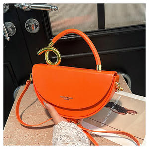 批发热卖优雅设计师Pu皮革半圆形斜挎包新款奢华名牌马鞍包 - Product Image 3