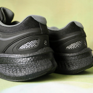 รองเท้าวิ่ง 15 สกินคิงสีดำ แบบยูนิเซ็กส์ พื้นรองเท้าส้นเตี้ยทำจากยาง เหมาะสำหรับการฝึกกีฬา ใส่สบาย น้ำหนักเบา เหมาะสำหรับการออกกำลังกาย - Product Image 4