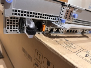 Dells Poweredge R760 R760XS R660 Servidor Intel 5418y 24C 2,0 Ghz 4*960G Sata SSD 4*32G <span class=keywords><strong>DDR4</strong></span> H755 1400W Potencia Nuevo Original - Product Image 4
