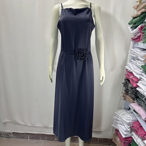 ชุดลำลองสไตล์ตะวันออกกลาง ผ้าซาตินประดับดอกไม้ เสื้อผูกโบว์ กระโปรงทรงเอ ชุดเซ็ต 2 ชิ้น แฟชั่นสำหรับผู้หญิง - Product Image 6