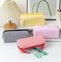 Étui à stylos plissé en seersucker avec logo personnalisé, grande capacité, fermeture éclair, sac de rangement à rayures, trousse de maquillage à bulles avec logo brodé personnalisé