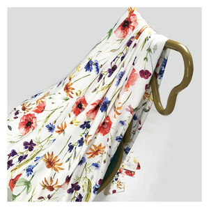 Le magasin d'usine <span class=keywords><strong>satin</strong></span> stretch <span class=keywords><strong>satin</strong></span> 97% polyester 3% Spandex vibrant numérique en mousseline de soie fleur impression tissu pour vêtements - Product Image 4