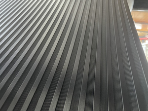 Feuille de caoutchouc synthétique de 1.2m de large Format de rouleau à larges rayures pour <span class=keywords><strong>quai</strong></span> de chargement de camion Plancher d'usine Atelier Caoutchouc nervuré au sol - Product Image 4