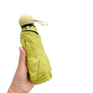 Mini Paraguas de Bolsillo Manual Plegable en 5 Secciones con Varillas de Aleación, Logotipo Personalizado, Doble Uso, Protección UV con Revestimiento Negro contra Sol y Lluvia - Product Image 1