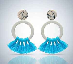 Boucles d'oreilles créoles élégantes de qualité supérieure pour femmes, idéales pour le quotidien, les fêtes, les anniversaires et les mariages. Disponibles à la vente. - Product Image 2