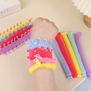 Bracelet jouet Caterpillar Pull-and-Play, jouet à presser en TPR super doux pour tous les âges, cadeau populaire anti-stress, cadeau créatif portable - Product Image 1