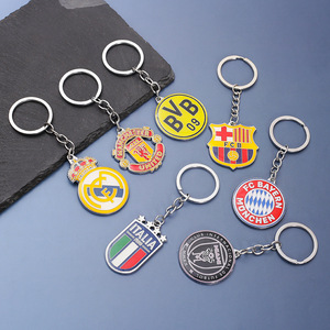 Porte-clés Métallique Coloré Tendance pour Fans du FC Barcelone – Pendentif en Alliage de Zinc, Cadeau Moderne et Simple - Product Image 3