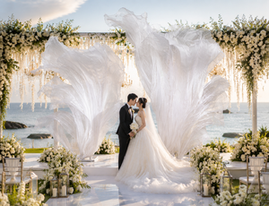 Arco di Fiori Giganti in Organza Fatto a Mano H783, Sfondo di Lusso per Matrimoni, Installazione Artistica in Tessuto Personalizzata per <span class=keywords><strong>Eventi</strong></span> all'Aperto e al Chiuso - Product Image 1