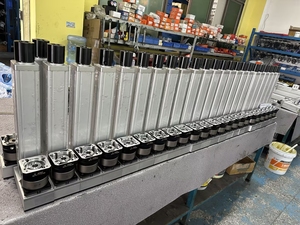 Actuador Lineal Eléctrico de Aluminio con Cilindro de Émbolo Motorizado para Elevación de Mesas de Alta Resistencia - Componente Central - Product Image 2