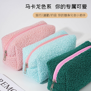 Sac de rangement pour articles de toilette, sac de voyage portable, organiseur de grande capacité, fermeture éclair, sac cosmétique carré en peluche, pochette à maquillage douce en peluche - Product Image 2
