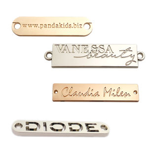 Design 2 fori inciso logo personalizzato cucire targhetta in metallo per l'abbigliamento - Product Image 4