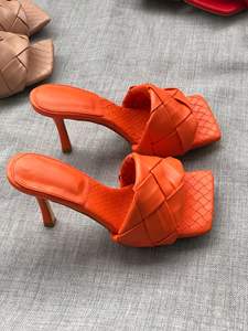 XINZI-Sandalias con logotipo de lluvia personalizadas para mujer, sandalias deslizantes de cuero con diseño de puntera cuadrada de talla grande - Product Image 5