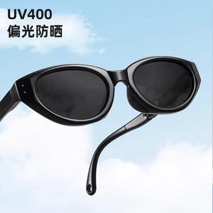 Lunettes de soleil œil de chat noires tendance, polarisées UV400, unisexe, avec verres TAC, idéales pour les voyages, les fêtes et les rassemblements - Product Image 1