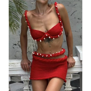 Nouvel ensemble 2 pièces tendance en tricot de laine fait main au crochet, composé d'un haut licou et d'une jupe courte à motif torsadé - Product Image 1