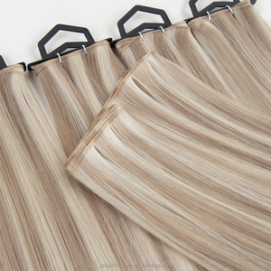 ผมต่อแบบ Genius Weft สีบลอนด์ไฮไลท์ ผมแท้รัสเซีย เกรดเวอร์จิ้น  แบบ Double Drawn Remy  จัดเรียงเกล็ดผม ขายส่ง - Product Image 1