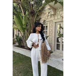 Ensemble Marlo blanc 100% lin, logo personnalisable, short deux pièces pour femmes, longueur au-dessus du genou, taille XS, pour sortir - Product Image 2