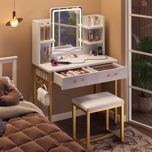 Table de maquillage moderne pour chambre à coucher avec tabouret rembourré noir et or, miroir éclairé et lampe - Product Image 1