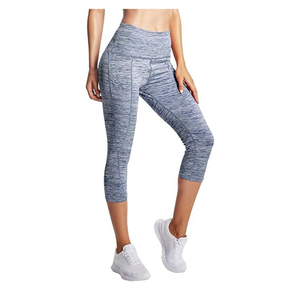 Leggings d'entraînement Capri personnalisés pour femmes | Pantalon de yoga extensible taille haute avec poches latérales et tissu évacuant l'humidité - Product Image 4