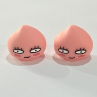 Figurine en silicone 3D personnalisée en forme de pêche, poupée en caoutchouc doux au toucher, ornement, accessoires DIY, options multicolores OEM ODM