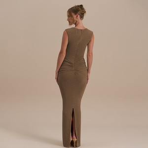 Vestido ajustado sin mangas de color liso con cuello redondo, cintura fruncida y diseño con abertura para mujer - Product Image 4