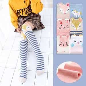 Chaussettes pour filles Collection printemps-automne Nouveau style européen américain Chaussettes mi-longues en coton et soie dorées Cartoon Chaussettes mi-longues tricotées - Product Image 4