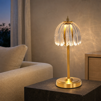 Lampe de table LED en verre décorative pour chambre à coucher, salon, chevet, avec abat-jour en verre côtelé, base en métal doré, lumière ambiante chaude