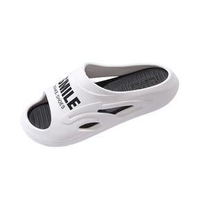 Zapatillas de PVC antideslizantes a la moda para <span class=keywords><strong>hombre</strong></span>, <span class=keywords><strong>sandalias</strong></span> de <span class=keywords><strong>baño</strong></span> informales de verano para el <span class=keywords><strong>baño</strong></span>, de talla grande, para interiores, invierno, exteriores - Product Image 1