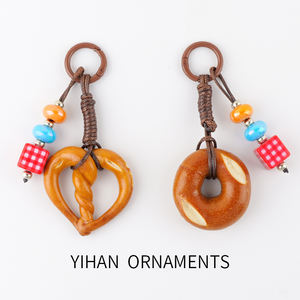 Super mignon en forme de nourriture en métal porte-clés mode dessin animé alcalin eau pain pendentif tissé à la main chocolat porte-clés lanière - Product Image 5