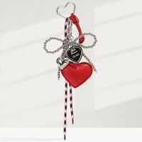 Porte-clés en similicuir Cœur, Breloque de sac avec nœud en perles métalliques, Anneau porte-clés mousqueton en forme de cœur pour la décoration de sacs à main et sacs à dos pour femmes