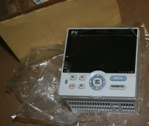 Controlador de Temperatura de Propósito General Yokgawaa UT35A y UT32A UT35A-002-10-00, Regulador de Proceso Compacto para Montaje en Panel - Product Image 3