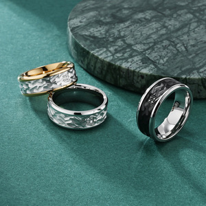 Anillo <span class=keywords><strong>de</strong></span> combinación <span class=keywords><strong>de</strong></span> piedra con incrustaciones aleatorias <span class=keywords><strong>de</strong></span> corteza para hombre, gran oferta, acero <span class=keywords><strong>de</strong></span> titanio, moda europea y americana, pareja R - Product Image 2