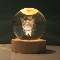 Saint Valentin LED veilleuse boule de cristal blanc chaud avec base en bois pour la maison cadeaux d'anniversaire Art Show Display Party