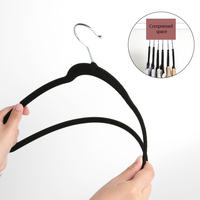 Lot de 50 cintres ultra minces de qualité supérieure en tissu de velours noir robuste et peu encombrant pour un usage quotidien pour adultes